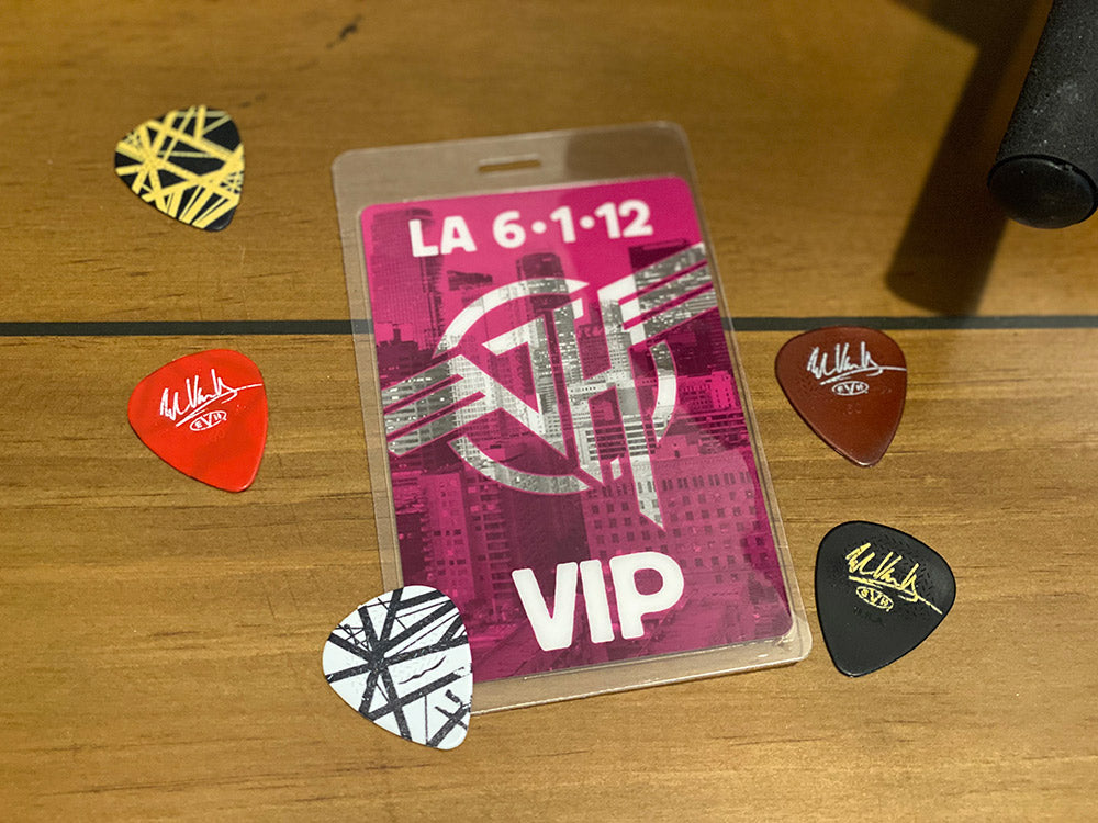1989年 Van Halenツアープログラム+Eddyのギターピック＋半券 Los Angeles Laminated Backstage Pass, Purple